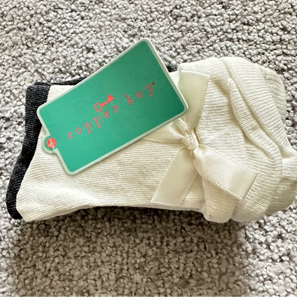 👉 Copper Key Men's White and Black Casual Socks